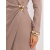 Suknelė Italy Moda Sukienka-IR-SK-BWC96731.16P-ciemny bezowy
