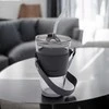 Eu Sandelis Spalvoto stiklo kavos ir arbatos puodelis su šiaudeliu ir dirželiu 450 ML CUP09GRAF