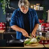 KitchenAid - Klasikinė kaltinė keptuvė - juoda - 28 cm