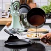 KitchenAid - Klasikinė kaltinė blyninė - juoda - 24 cm
