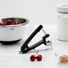 OXO Good Grips Juoda vyšnių ir alyvuogių kauliukų rinkinys