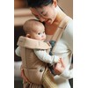 BabyBjörn Mini kūdikio nešioklė naujagimiams 3,2–11 kg, smėlinė, modelis 21026