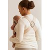 BabyBjörn Mini kūdikio nešioklė naujagimiams 3,2–11 kg, smėlinė, modelis 21026