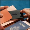 „Chipolo CARD“ – belaidis įkraunamas plonas „Bluetooth“ sekiklis, skirtas „iOS“ ir „Android“, anglies spalvos