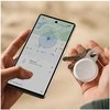 „Chipolo LOOP“ – įkraunamas „Bluetooth“ sekiklis su silikonine kilpa, skirtas „iOS“ ir „Android“, kreidos spalvos