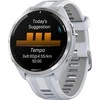 Išmanusis laikrodis Garmin Forerunner 965, Titano apvadas su „Whitestone“ (baltojo akmens) spalvos korpusu ir „Whitestone“ (baltojo akmens) ir „Powder Grey“ (pilkšvos) spalvos silikoniniu dirželiu