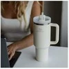 Gertuvė Stanley Quencher H2.0 Flowstate termosinis puodelis, 1,18 l, kreminės spalvos