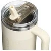Gertuvė Stanley Termospuodelis su šiaudeliu „The Quencher ProTour Flip Straw Tumbler“ 1,18 l kreminės spalvos