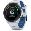 Išmanusis laikrodis Garmin Forerunner 265. Juodas apvadas su baltojo akmens spalvos korpusu ir baltojo akmens bei melsvos spalvos silikoniniu dirželiu