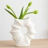 Home Styling Collection Porcelain shell-shaped vase MURI, 21 x 7 x 23.5 cm, baltas