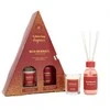 Beliani La Casa de los Aromas Glowing Elegance kvapiųjų lazdelių rinkinys Raudona Owoce 95ml + Raudona Owoce kvapioji žvakė 120g