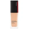 Shiseido „Synchro Skin“ savaime atsigaivinantis skystas makiažo pagrindas 240 kvarcas SPF 30, 30 ml