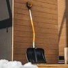Fiskars X-series™ lenktas sniego stūmiklis