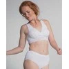 Carriwell nėriniais puošta liemenėlė maitinančioms (balta) / Organic Crossover Nursing Bra