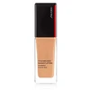 „Shiseido Synchro Skin Radiant Lifting“ skystas makiažo pagrindas, suteikiantis lygų odos atspalvį, 360 Citrine SPF 30, 30 ml
