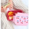A Little Lovely Bento vaikiška priešpiečių dėžutė 'Vyšnios'