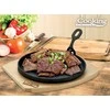 Apvali serviravimo lėkštė, 22 cm, gryno ketaus, su nuimama rankena ir mediniu pagrindu, „Cooking by Heinner“