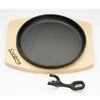 Apvali serviravimo lėkštė, 22 cm, gryno ketaus, su nuimama rankena ir mediniu pagrindu, „Cooking by Heinner“