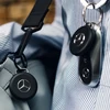 Chipolo LOOP Mercedes – Rechargeable Bluetooth Tracker with Silicone Loop for iOS & Android, Juodas