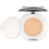 MAC Lightful C+ kompaktiškas makiažo pagrindas „Light SPF 50“, 12 g