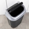 Juodas plastikinis šiukšlių konteineris 50 l