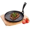 Banquet Keptuvė Ketaus 22cm su medin. padėklu