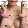 Xr Brands Rožinė Cuffed in Fur Rožinė Adjustable Faux Fur Handcuffs with Metal Core