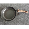 Keptuvė FIT2 ClickPan su nesvylančia danga, nuimama rankena 28 cm juoda