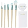 „Brighter Tomorrow“ rinkinys „EcoTools“: „EcoTools“ smailusis kaukė + „EcoTools“ dideli akių šešėliai + „EcoTools“ difuziniai akių šešėliai + „EcoTools“ precizinis žymeklis + „EcoTools“ antakių kontūro pieštukas + vienpusis kompaktiškas veidrodėlis + „EcoTools“ skardinė