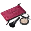 „Trick Of The Light Extra Dimension Skinfinish“ rinkinys MAC makiažui: tekstilinė makiažo dėžutė, bordo spalvos + MAC Multi Face 143S + „Extra Dimension Skinfinish“ paryškinimo pudra, magnetinis patrauklumas, 9 g