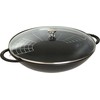 STAUB Ketaus wok su dangteliu 37 cm, juoda