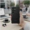 Dėklas Samsung Galaxy S26 Ultra Carbon Magnet Juodas