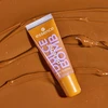 „Essence Sweet Milk Bomb“ lūpų blizgis – kremas „Kreminis True“ (01)