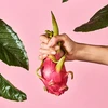 Skaistinamoji veido kaukė Iroha Brightening Face Sheet Mask Dragon Fruit & Hyaluronic Acid, su drakono vaisiumi ir hialurono rūgštimi