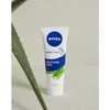 Nivea Raminamasis (rankų kremas) su alaviju ir simondsijų aliejumi. Gaivinantis rankų kremas 75 ml.