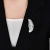 Troli Sagė, paauksuota plunksna su tikrais perlais