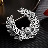 Troli Brooch with synthetic pearl and crystals