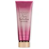 Victoria Secrets Victoria's Secrets „Victoria's Secret Pure Seduction Shimmer“ – kūno losjonas su blizgučiais, 236 ml