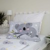 Patalynė bawełniana 100x135 Meškiukas Koala gwiazdki 7554 balta pilka dziecięca do łóżeczka Sweet Deams poszewka 40x60
