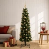 Dirbtinė siaura kalėdinė eglutė su žaisliuku 120 cm 150 LED