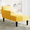 Poilsio sofa su pagalvės šviesiai geltonu velveto audinys