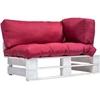 Sodo sofa iš palečių su raudonomis pagalvėlėmis, pušies mediena