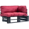 Sodo sofa iš palečių su raudonomis pagalvėlėmis, pušies mediena