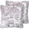 Beliani Rinkinys 2 MACODES dekoratyvinės pagalvės Dirbtinis kailis 45 x 45 cm Šviesiai pilka Solids