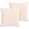 Beliani Rinkinys 2 dekoratyvinės pagalvės YARROW Velvet 45 x 45 cm Kremas Geometrinis raštas