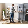 Beliani Biurko regulowane elektrycznie KENLY Ruda/ balta 120 cm 60 cm Z portem USB