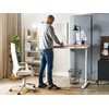 Beliani elektra reguliuojamas rašomasis stalas KENLY, ruda/balta, 120 cm, 60 cm, su USB jungtimi
