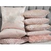 Beliani 2 velour dekoratyvinių pagalvių rinkinys sąraše 45 x 45 cm rožinė FREESIA