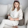 FLUMI skaitymo pagalvė su porankiais ir kišenėmis VELOUR, rusvai gelsvas