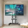 Laikiklis ONKRON mobilus televizoriaus stovas 50–83 colių televizoriams su ratukais, lentynomis, reguliuojamo aukščio, riedančiu televizoriaus vežimėliu, Juodas